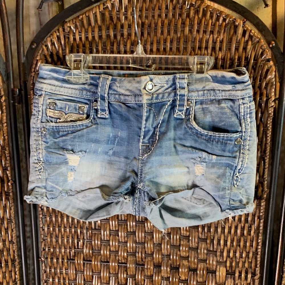 🚫SOLD😊Rock Revival Fay Distressed Rhinestone Bling Shorts size 26